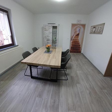 Ganze Ferienwohnung 5 Km Von Erfurt, Mit Kaffeevollautomat, Tv, Wlan, Boxspringbett, Schlafsofa Und Einkaufsmoeglichkeiten, Sehr Gute Anbindung Zur A71 Und A4, Kostenloser Oeff Parkplatz Fuer Pkw Und Transporter Elxleben 外观 照片