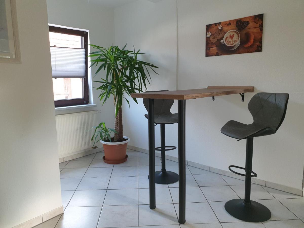 Ganze Ferienwohnung 5 Km Von Erfurt, Mit Kaffeevollautomat, Tv, Wlan, Boxspringbett, Schlafsofa Und Einkaufsmoeglichkeiten, Sehr Gute Anbindung Zur A71 Und A4, Kostenloser Oeff Parkplatz Fuer Pkw Und Transporter Elxleben 外观 照片