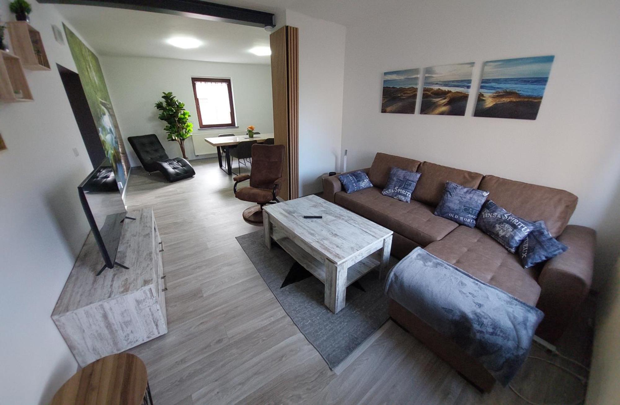 Ganze Ferienwohnung 5 Km Von Erfurt, Mit Kaffeevollautomat, Tv, Wlan, Boxspringbett, Schlafsofa Und Einkaufsmoeglichkeiten, Sehr Gute Anbindung Zur A71 Und A4, Kostenloser Oeff Parkplatz Fuer Pkw Und Transporter Elxleben 外观 照片