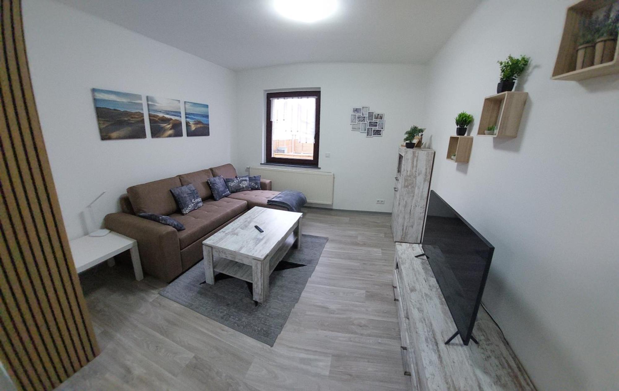 Ganze Ferienwohnung 5 Km Von Erfurt, Mit Kaffeevollautomat, Tv, Wlan, Boxspringbett, Schlafsofa Und Einkaufsmoeglichkeiten, Sehr Gute Anbindung Zur A71 Und A4, Kostenloser Oeff Parkplatz Fuer Pkw Und Transporter Elxleben 外观 照片