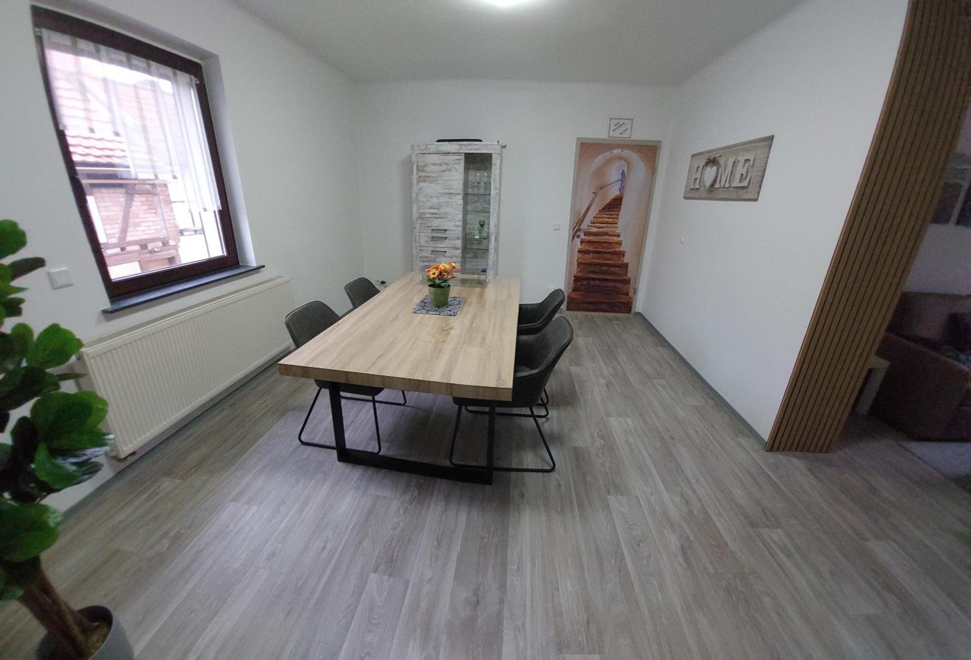 Ganze Ferienwohnung 5 Km Von Erfurt, Mit Kaffeevollautomat, Tv, Wlan, Boxspringbett, Schlafsofa Und Einkaufsmoeglichkeiten, Sehr Gute Anbindung Zur A71 Und A4, Kostenloser Oeff Parkplatz Fuer Pkw Und Transporter Elxleben 外观 照片
