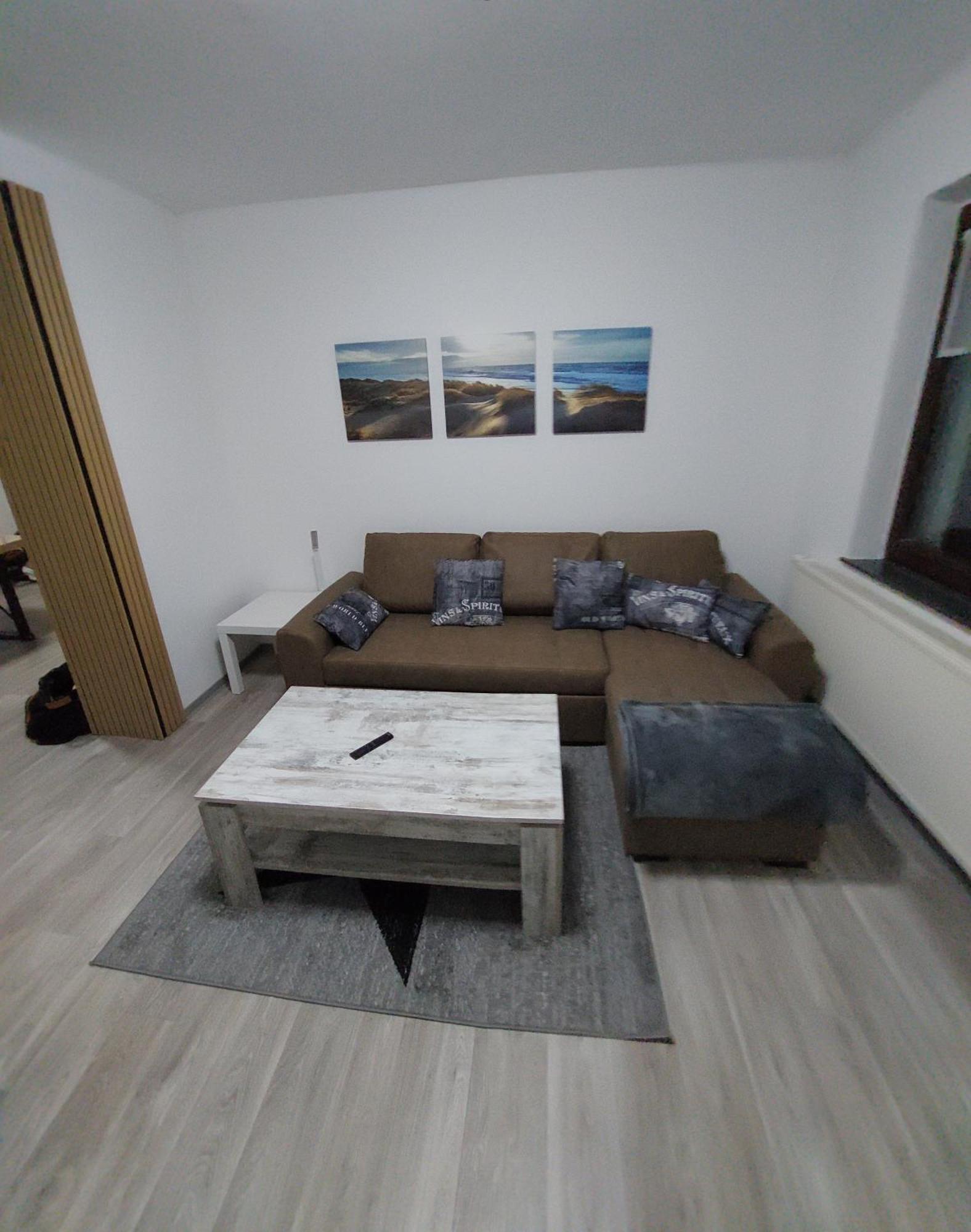 Ganze Ferienwohnung 5 Km Von Erfurt, Mit Kaffeevollautomat, Tv, Wlan, Boxspringbett, Schlafsofa Und Einkaufsmoeglichkeiten, Sehr Gute Anbindung Zur A71 Und A4, Kostenloser Oeff Parkplatz Fuer Pkw Und Transporter Elxleben 外观 照片