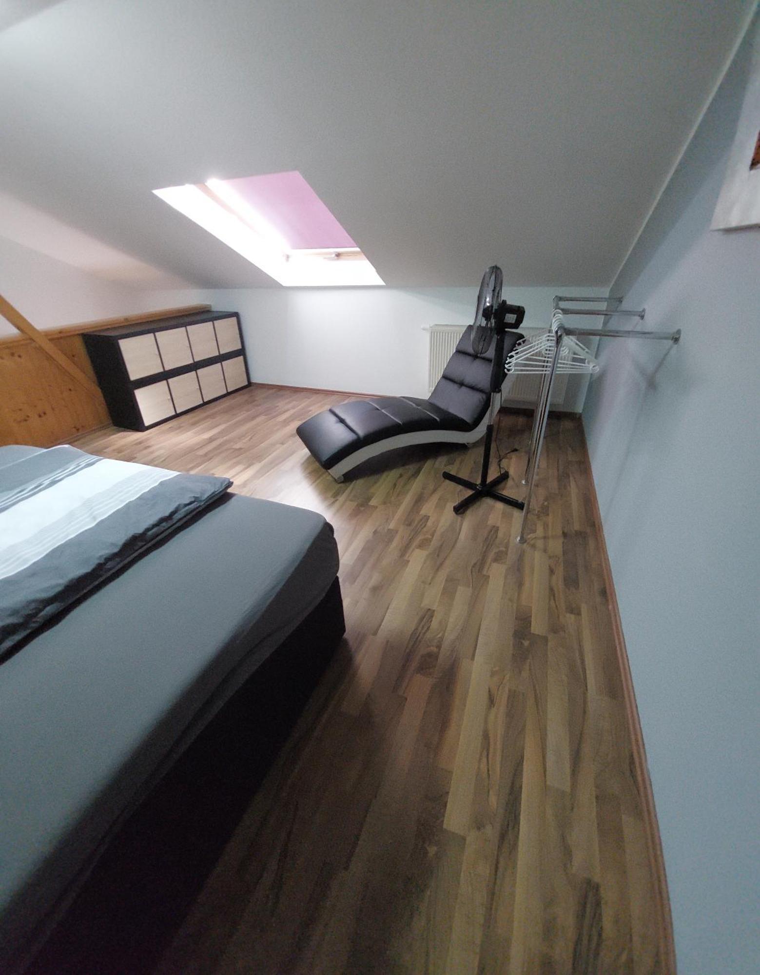 Ganze Ferienwohnung 5 Km Von Erfurt, Mit Kaffeevollautomat, Tv, Wlan, Boxspringbett, Schlafsofa Und Einkaufsmoeglichkeiten, Sehr Gute Anbindung Zur A71 Und A4, Kostenloser Oeff Parkplatz Fuer Pkw Und Transporter Elxleben 外观 照片