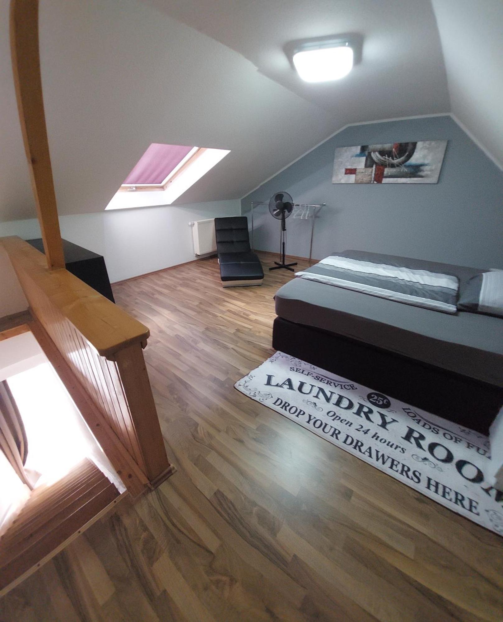 Ganze Ferienwohnung 5 Km Von Erfurt, Mit Kaffeevollautomat, Tv, Wlan, Boxspringbett, Schlafsofa Und Einkaufsmoeglichkeiten, Sehr Gute Anbindung Zur A71 Und A4, Kostenloser Oeff Parkplatz Fuer Pkw Und Transporter Elxleben 外观 照片