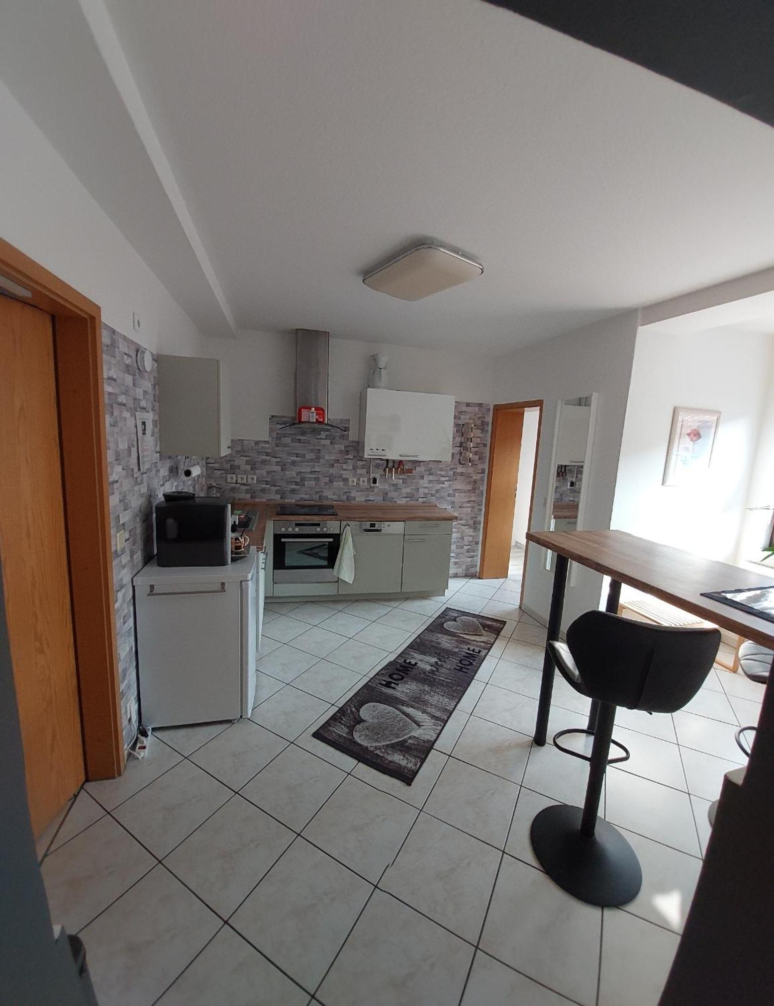Ganze Ferienwohnung 5 Km Von Erfurt, Mit Kaffeevollautomat, Tv, Wlan, Boxspringbett, Schlafsofa Und Einkaufsmoeglichkeiten, Sehr Gute Anbindung Zur A71 Und A4, Kostenloser Oeff Parkplatz Fuer Pkw Und Transporter Elxleben 外观 照片