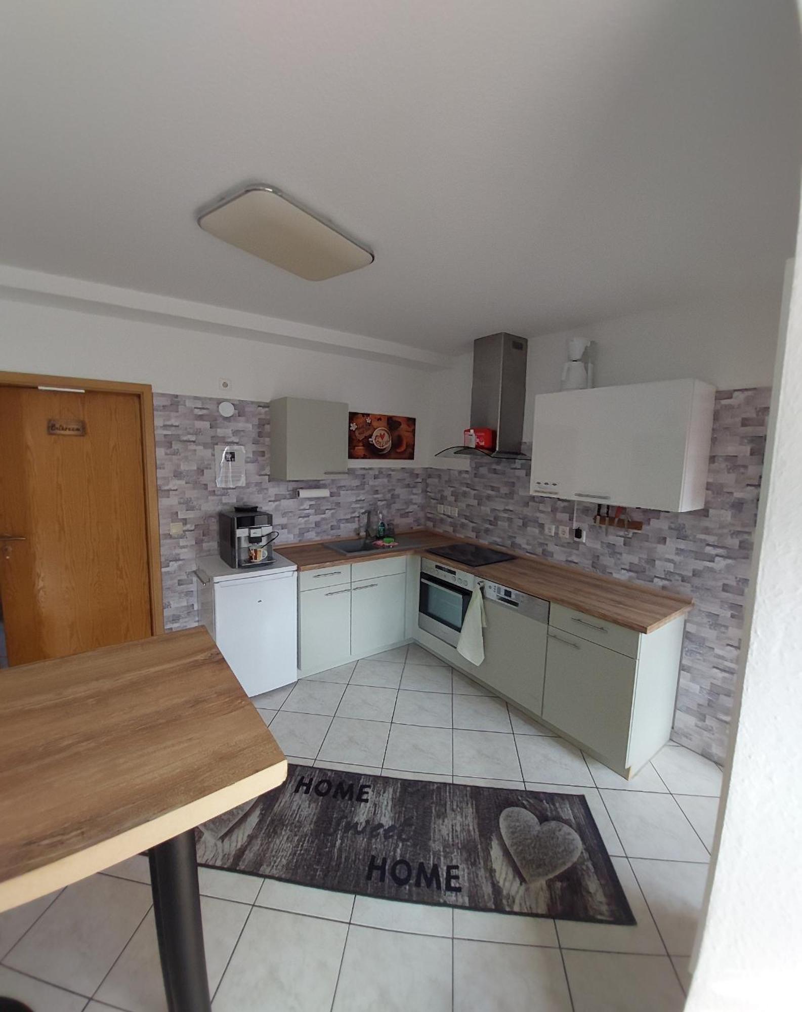 Ganze Ferienwohnung 5 Km Von Erfurt, Mit Kaffeevollautomat, Tv, Wlan, Boxspringbett, Schlafsofa Und Einkaufsmoeglichkeiten, Sehr Gute Anbindung Zur A71 Und A4, Kostenloser Oeff Parkplatz Fuer Pkw Und Transporter Elxleben 外观 照片