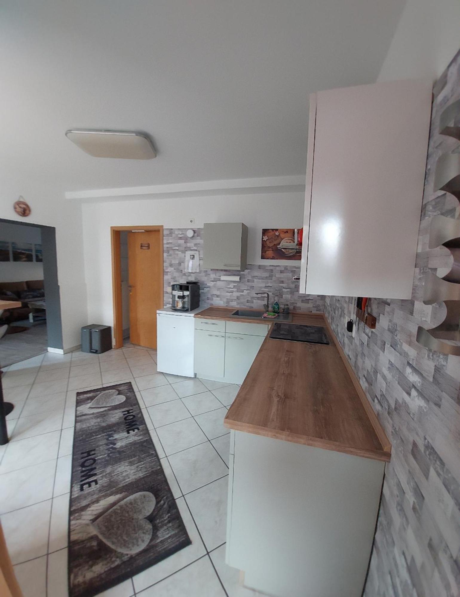 Ganze Ferienwohnung 5 Km Von Erfurt, Mit Kaffeevollautomat, Tv, Wlan, Boxspringbett, Schlafsofa Und Einkaufsmoeglichkeiten, Sehr Gute Anbindung Zur A71 Und A4, Kostenloser Oeff Parkplatz Fuer Pkw Und Transporter Elxleben 外观 照片