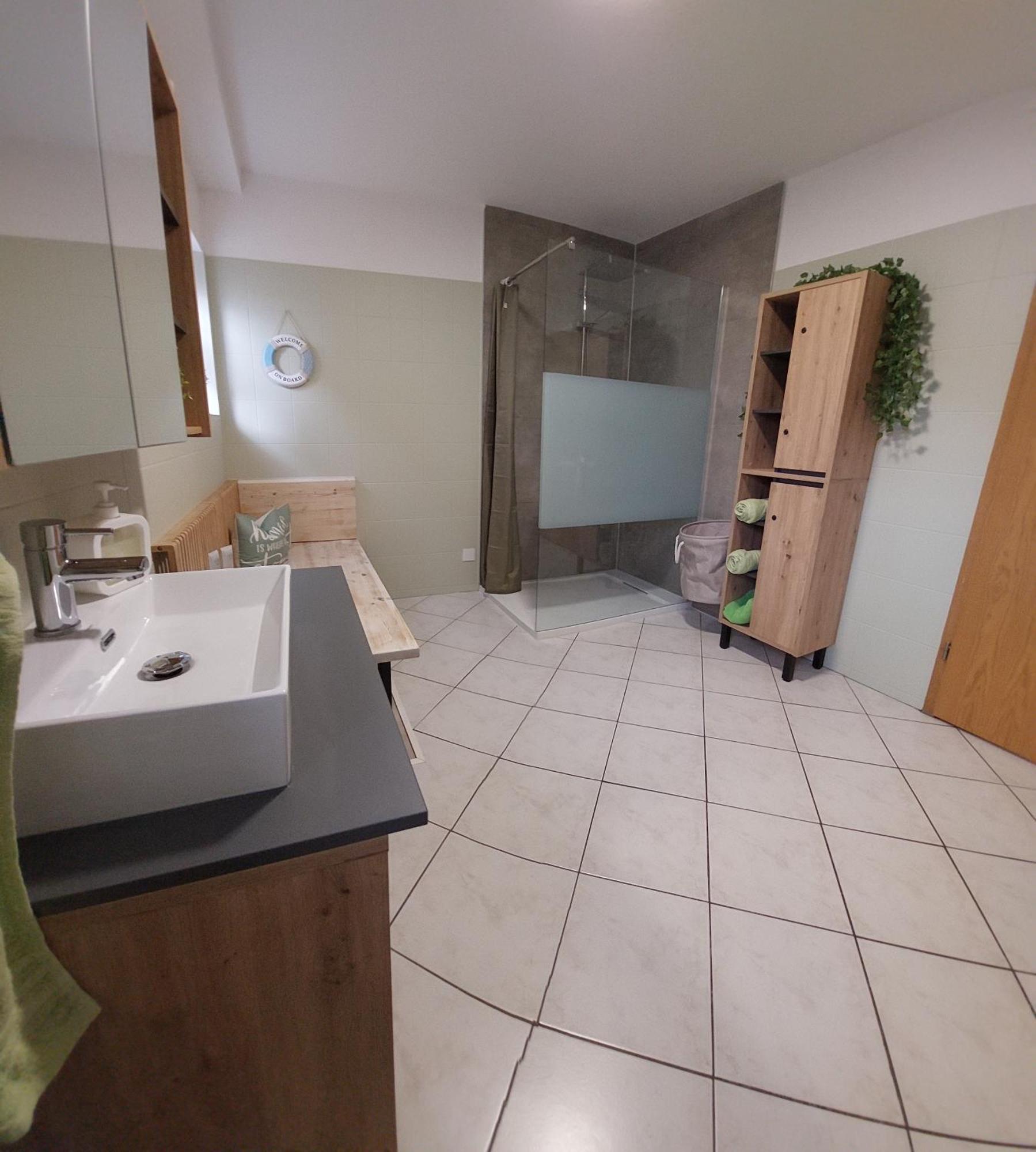 Ganze Ferienwohnung 5 Km Von Erfurt, Mit Kaffeevollautomat, Tv, Wlan, Boxspringbett, Schlafsofa Und Einkaufsmoeglichkeiten, Sehr Gute Anbindung Zur A71 Und A4, Kostenloser Oeff Parkplatz Fuer Pkw Und Transporter Elxleben 外观 照片